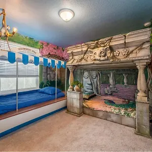 Villa Luxurious New 9br W Game Theater Pool, Davenport